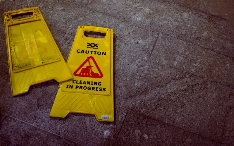 common causes of slip and fall accidents